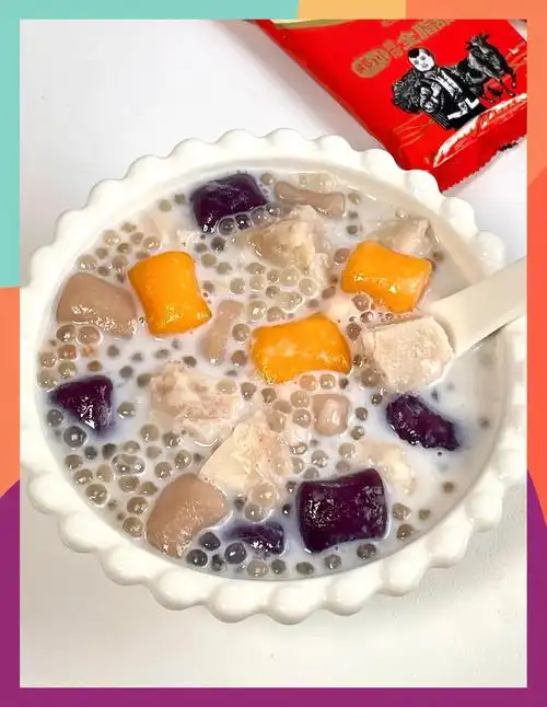 <p>（táng shuǐ）sweetened water or syrup </p>