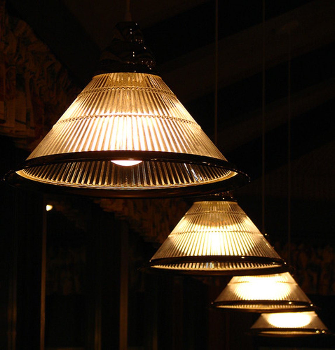 <p>adj. liên tiếp, liên tục, liền nhau</p>