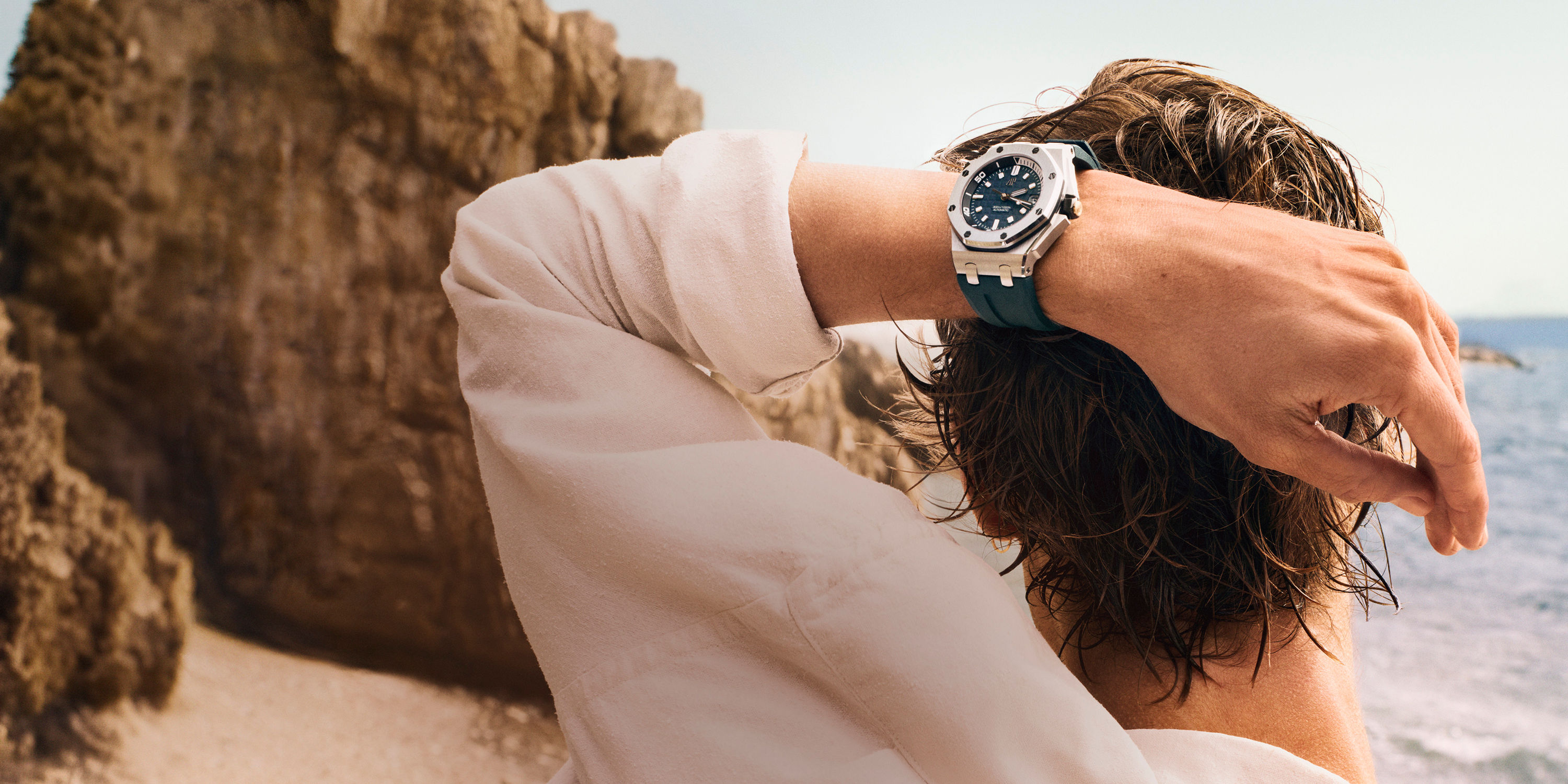 <p>He has got <strong>a watch</strong>.</p>
