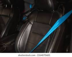 <p>Ce qu'on attache dans la voiture pour être en sécurité</p>