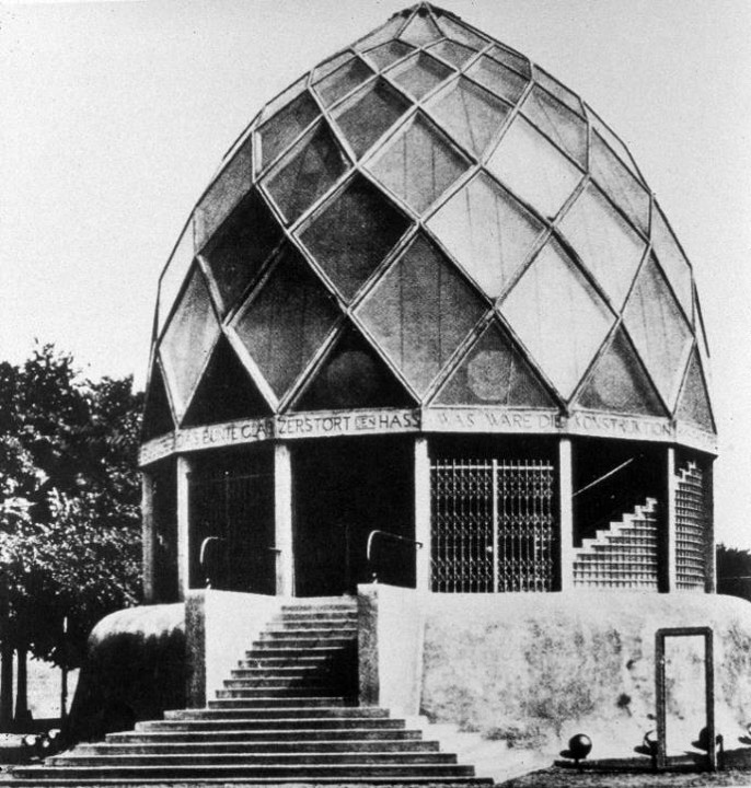 <p><span style="background-color: transparent;">Glass Pavilion</span></p>