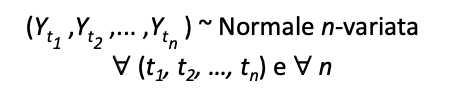 <p><span>Un p.s. si dice gaussiano quando la distribuzione congiunta di un qualunque sottoinsieme di v.c. è una normale multivariata</span></p><p></p><p><span>Un p.s. gaussiano è caratterizzato soltanto dal </span><span style="color: rgb(192, 0, 0);">vettore delle medie </span><span>e dalla </span><span style="color: rgb(192, 0, 0);">matrice delle varianze-covarianze</span><span>, quindi la conoscenza del p.s. può essere ricondotta alla conoscenza di una particolare categoria di momenti.</span></p>