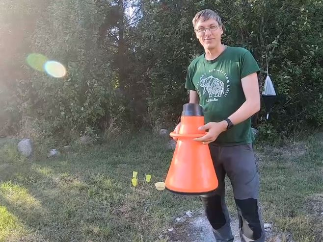 <p><span>Iespējams vērot iegrimušo veģetāciju, bentosa organismus, zivis, gultni utt</span></p>