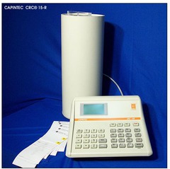 <p>An ionization chamber that measures radioactivity in curies or becquerels rather than in counts per min. It can accurately measure dosage as low as 0.01 uCi, as well as activities in the curie range. </p><p>Can readily detect gamma photons but. are less sensitive for beta radiation, because only high-energy beat radiation can pass through glass chamber walls. </p><p>Correction factors are usually required for measuring beta radiation</p>