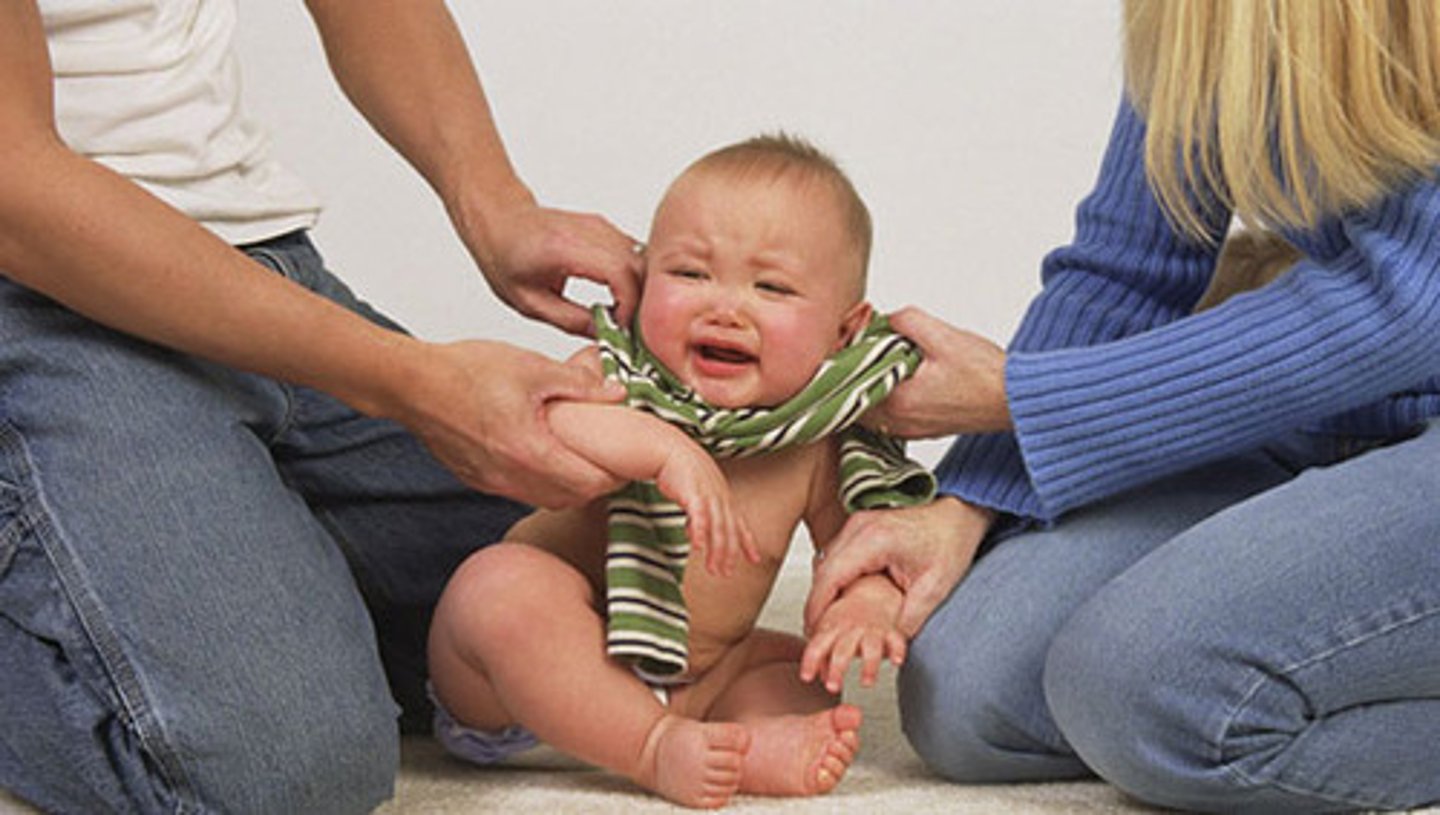 <p>Example: She clothed the baby in warm clothes.<br>Meaning: to put clothes on yourself or someone else (mặc quần áo cho ai)<br>Collocations: clothe oneself, clothe a baby, clothe the poor<br></p>