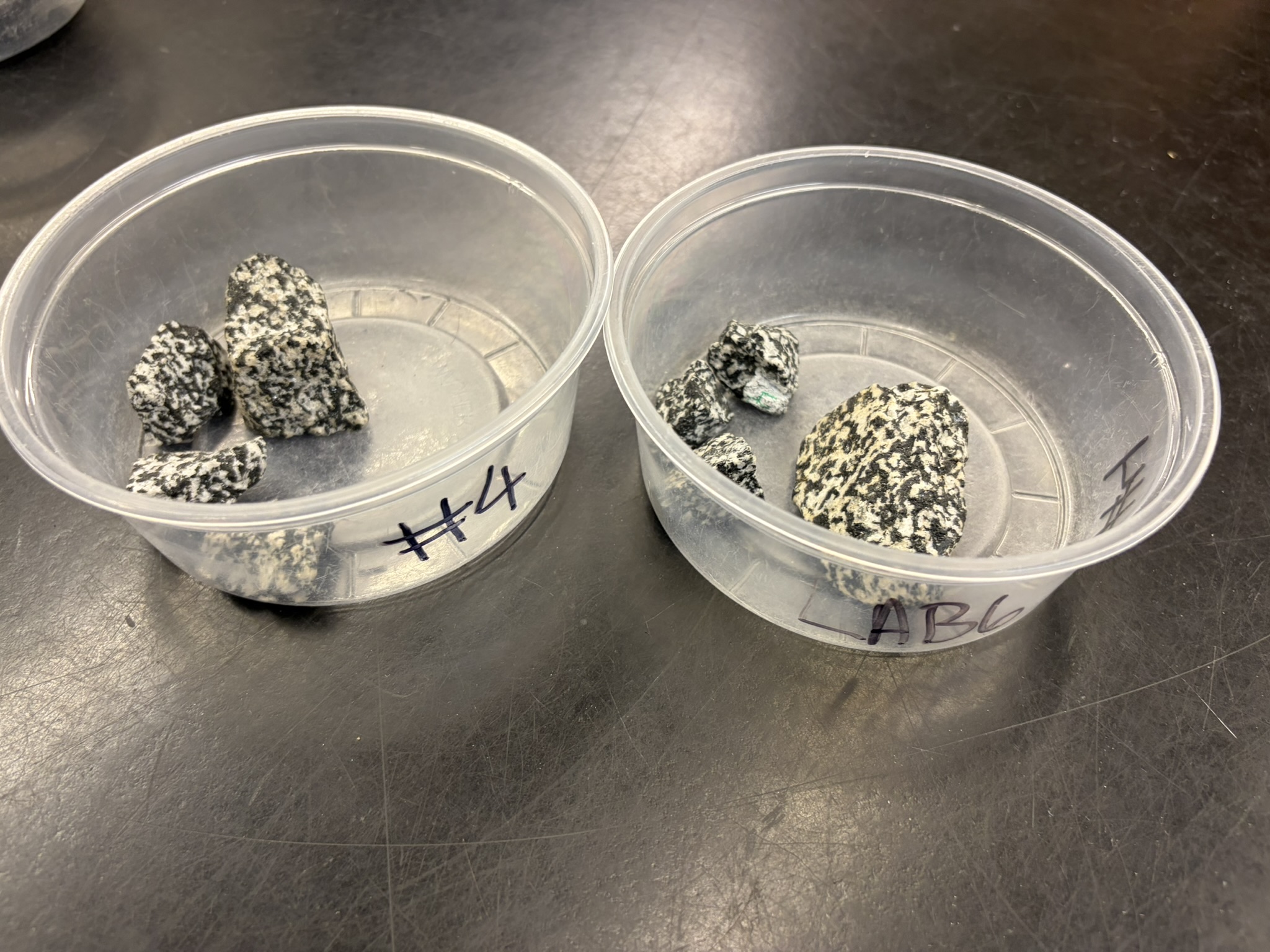 <p>Felsic<br>Aphanitic</p>