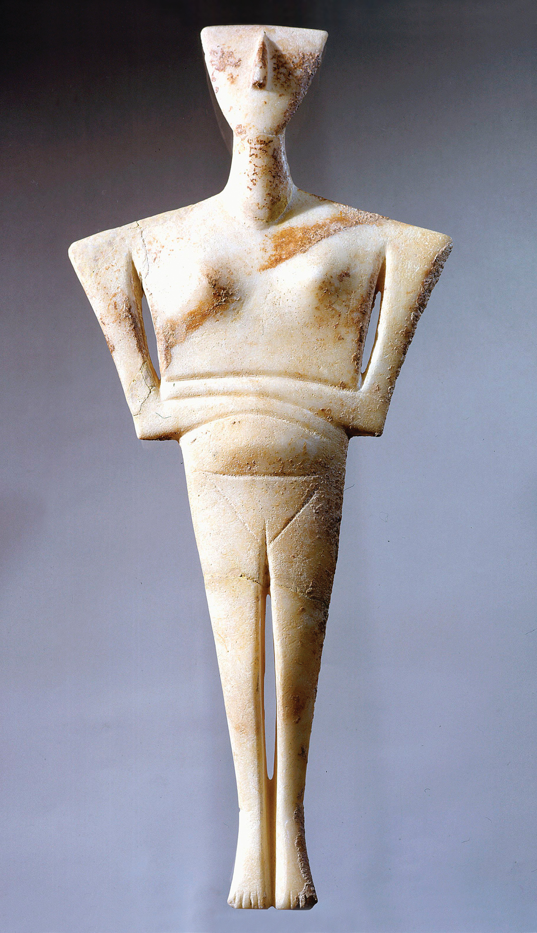 <p>They have strong, geometric forms: triangular-shaped heads, noses, upper arms, and bodies. Subtle incised lines delineate their gender along with the presence of small breasts.</p>