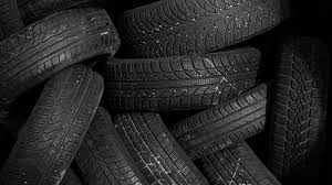 <p><span>Lốp xe (n)</span><br><span>Anh ta phải thay lốp xe, bởi bì lốp xe bị xẹp</span></p>