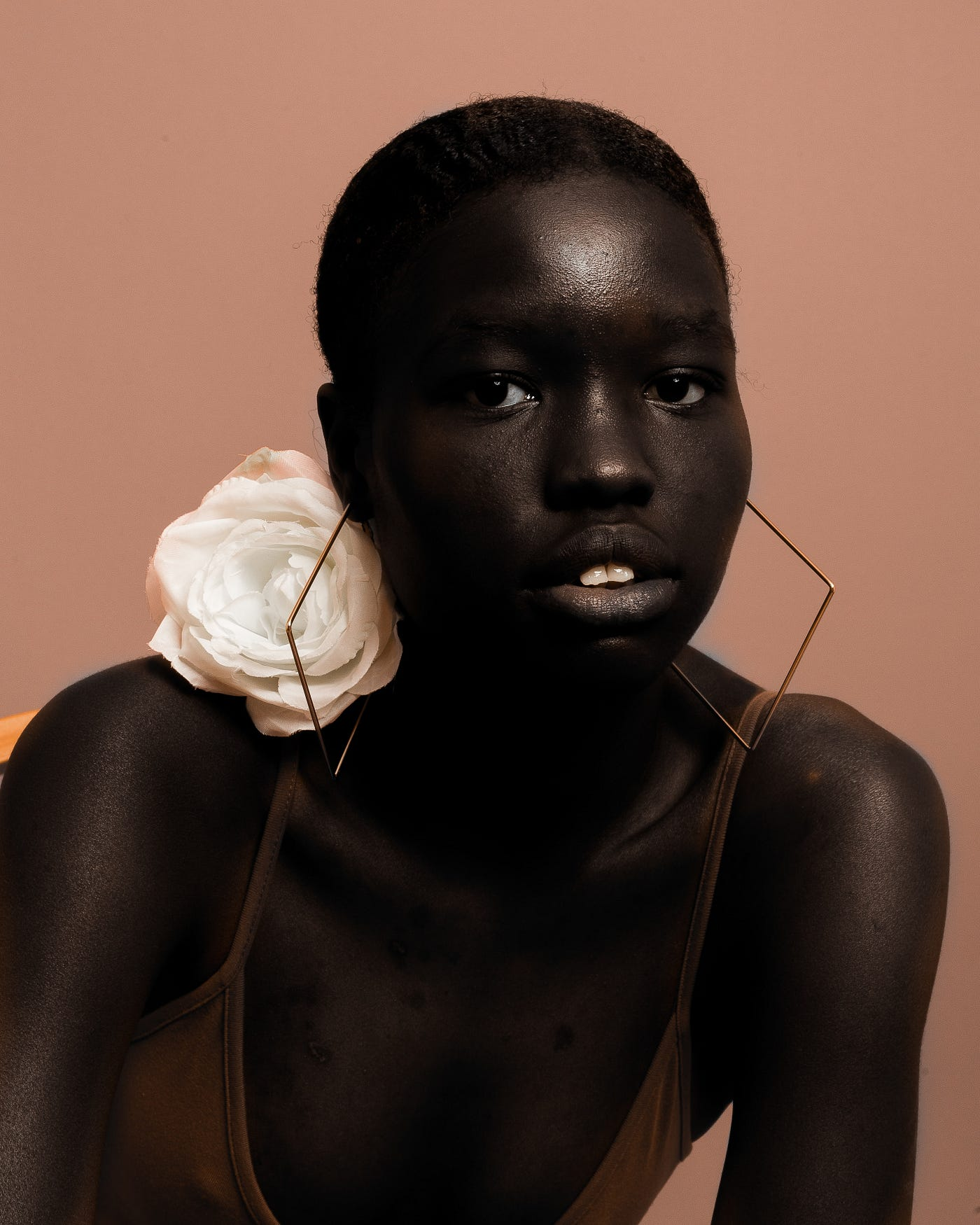 <p>She has black ____</p>