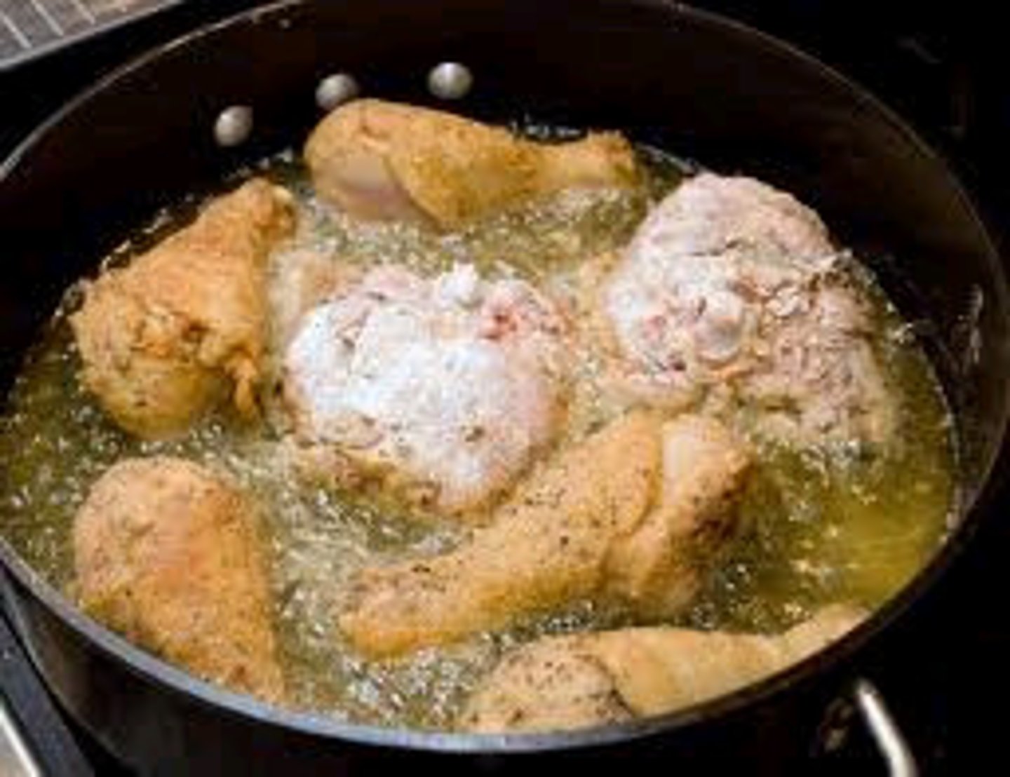 <p>accion de hacer algo frito</p>