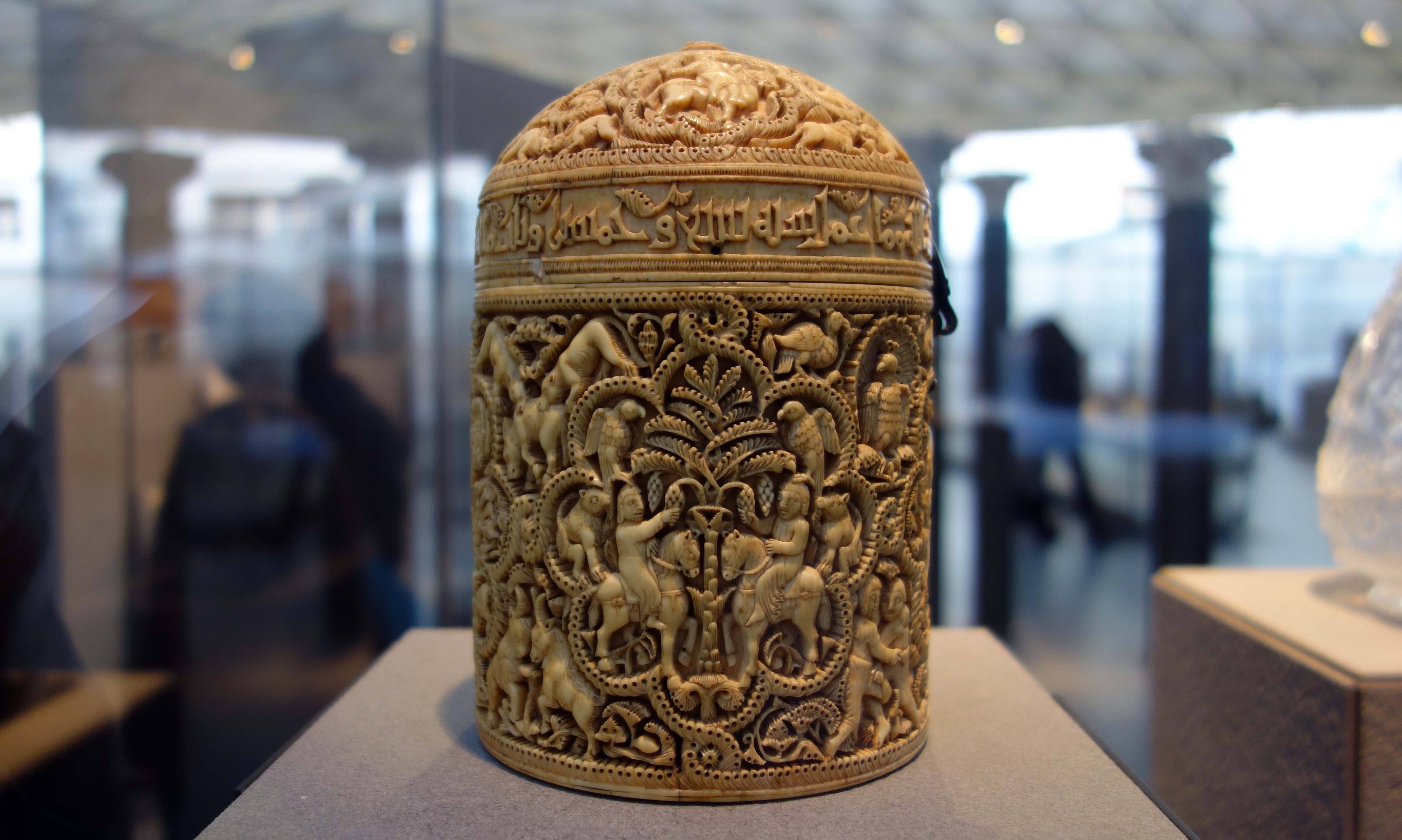 <p>Pyxis of al-Mughira Artist</p>