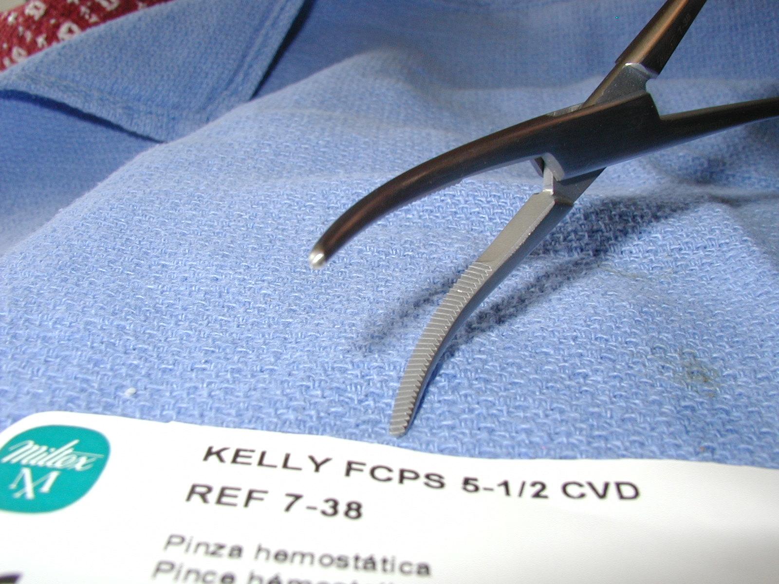 <p><span style="background-color: transparent;">Kelly Hemostatic Forceps Curved or staright</span></p>