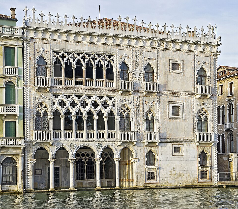 <ul><li><p>Located in Venice on the Grand Canal, the richest of the “Palazzos” up to that point as it was painted in gold </p></li></ul><p></p>