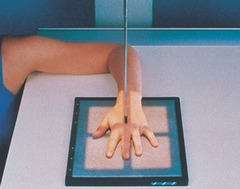 <p>What's the positioning rule for IR/hand positioning?</p>