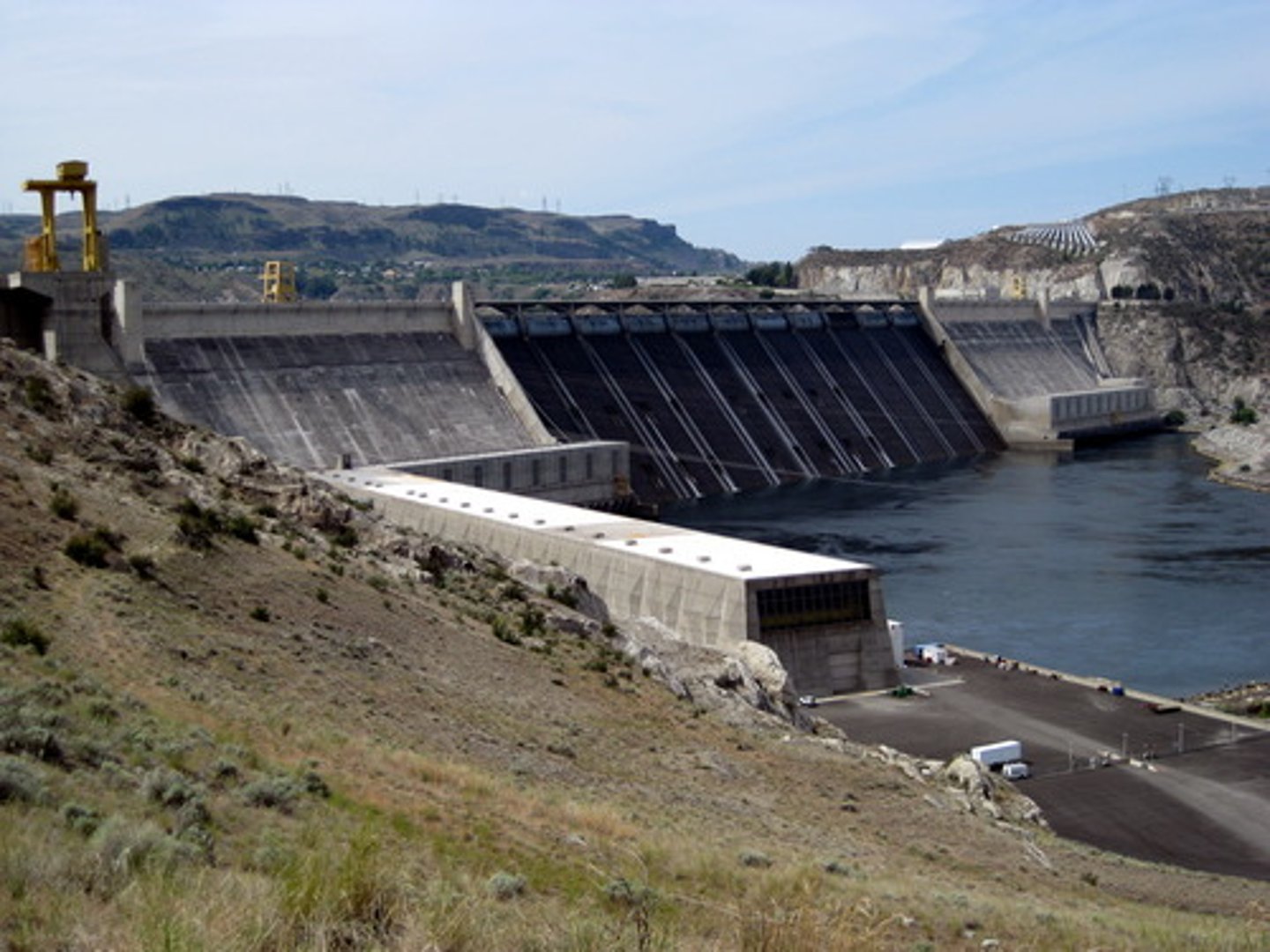 <p>un barrage (hydraulique)</p>