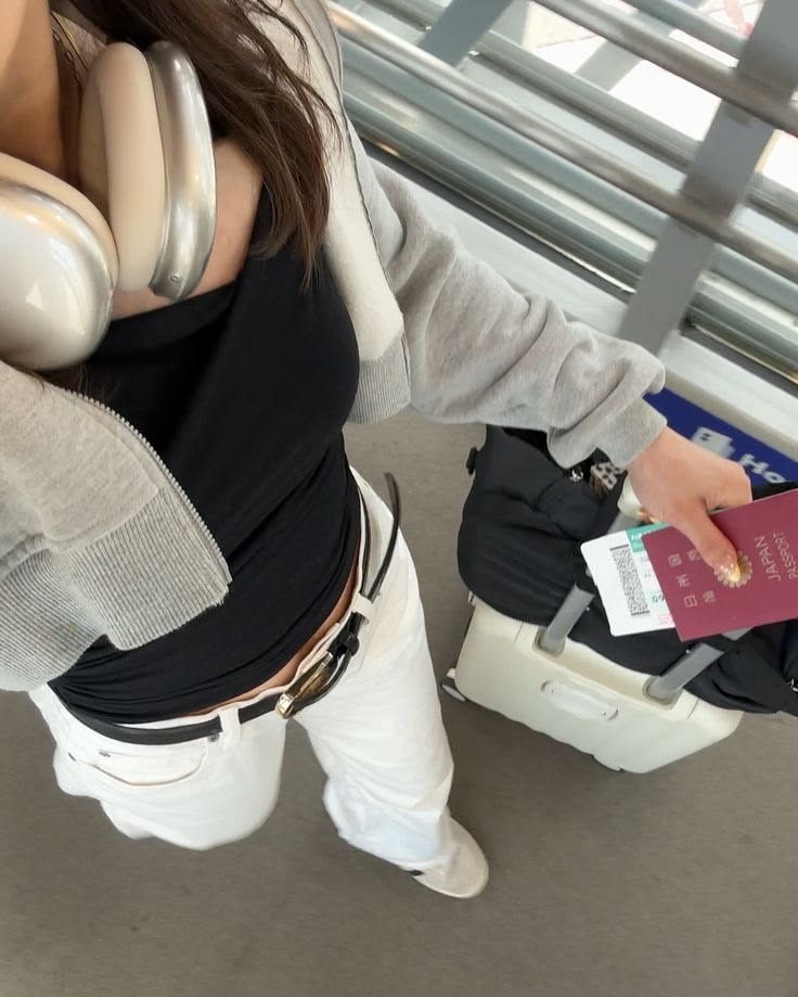 <p>I love <strong>travelling</strong>.</p>