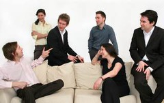 <p>người truyền đạt, người giao tiếp</p>