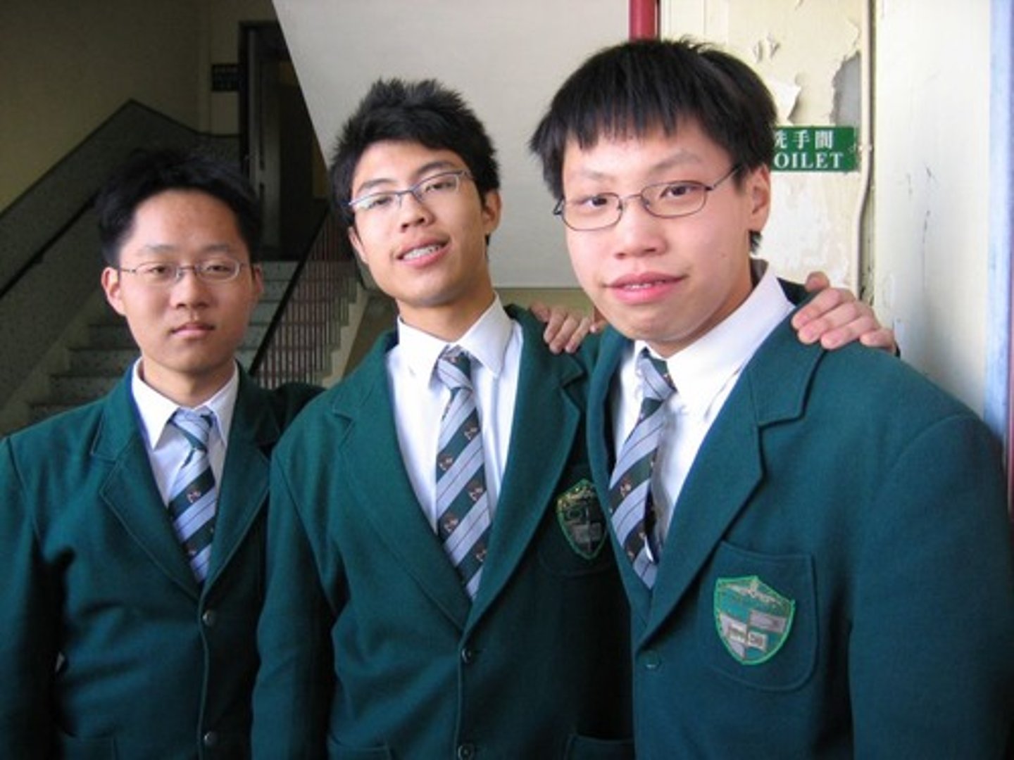 <p>(n): bạn cùng lớp</p>