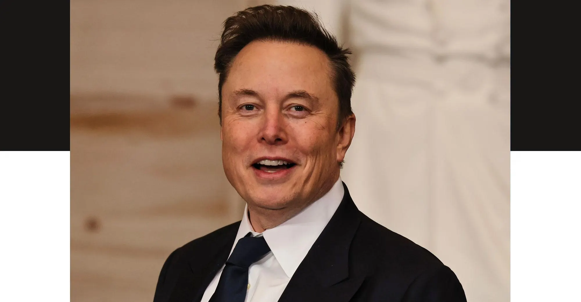 <ol><li><p><span style="color: red;">wealthy individuals</span></p></li><li><p>affluent citizens</p></li><li><p><span style="color: red;">the upper class</span></p></li><li><p>high-income earners</p></li><li><p><span style="color: red;">prosperous members of society</span></p></li></ol><p></p><p><span data-name="memo" data-type="emoji">📝</span> ex: It is often argued that affluent citizens should contribute more to society through higher taxes.</p>