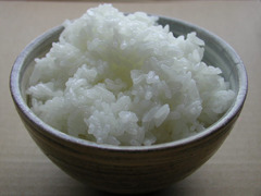 <p>rice cooked in hot water or steam Example: She served grilled chicken with _____ _____ / _____ _____. cơm / cơm hấp u Cơm trắng nấu/hấp chín từ hạt gạo. UK: /kʊkt / stiːmd raɪs/ | US: /kʊkt / stiːmd raɪs/</p>