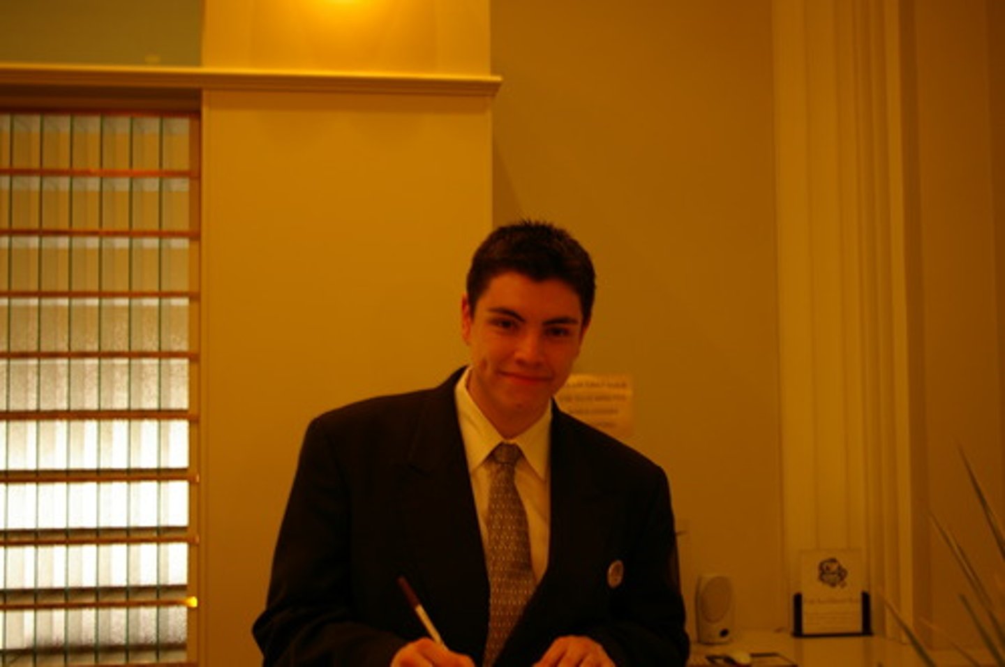 <p>receptionist (m)</p>