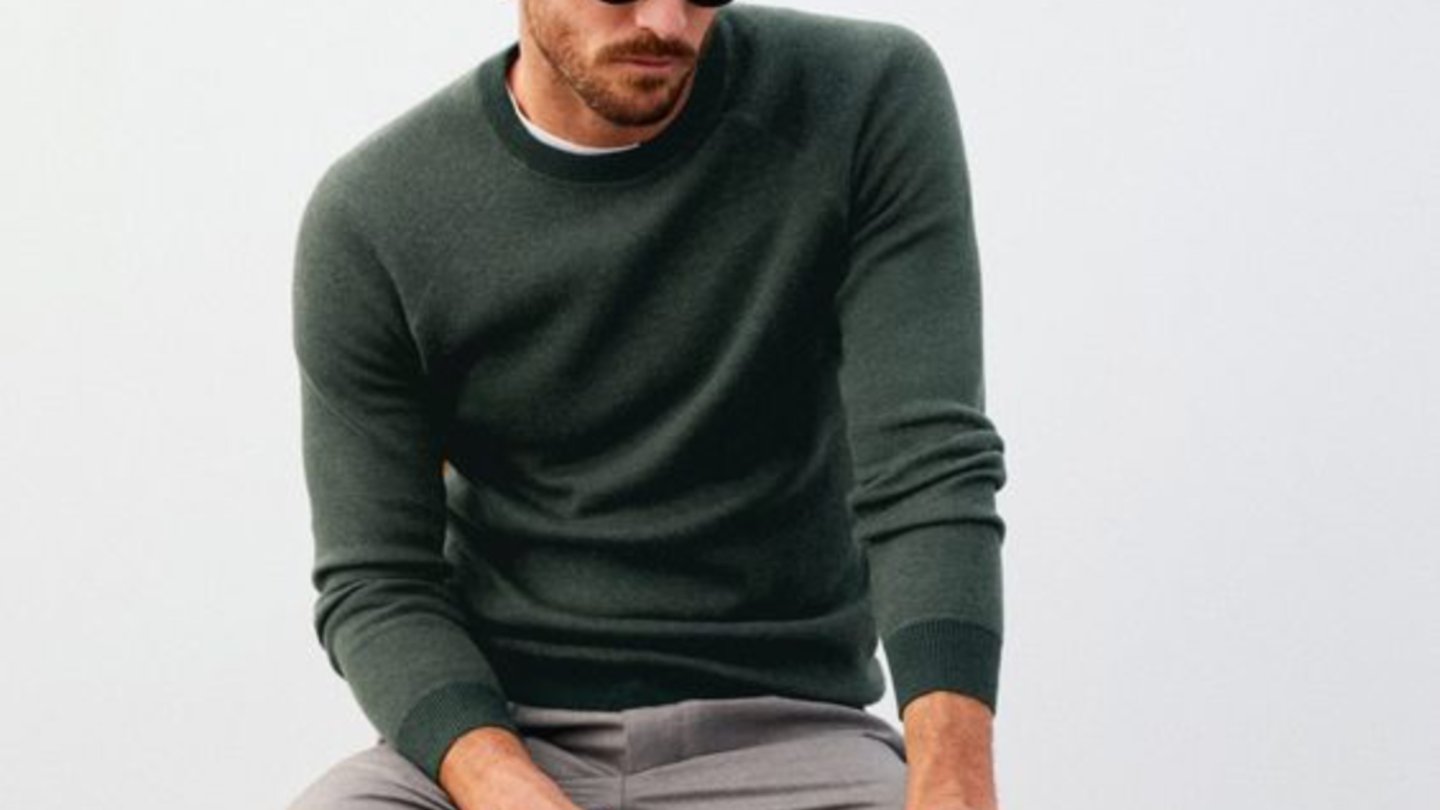 <p>sweater</p>