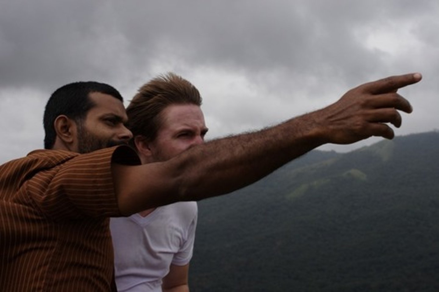 <p>to point out, show</p>