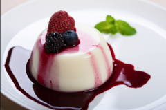 <p>Italian dessert of sweetened cream set with gelatin Example: Creamy mango _____ is a light refreshing dessert. bánh panna cotta c / u Món tráng miệng Ý từ kem sữa tươi nấu đông với gelatin. UK: /ˌpæn.ə ˈkɒt.ə/ | US: /ˌpæn.ə ˈkɑː.t̬ə/</p>