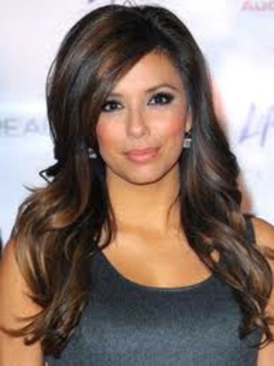 <p>(everyday English) tóc sẫm màu Ví dụ: Most of my cousins have dark hair.</p>