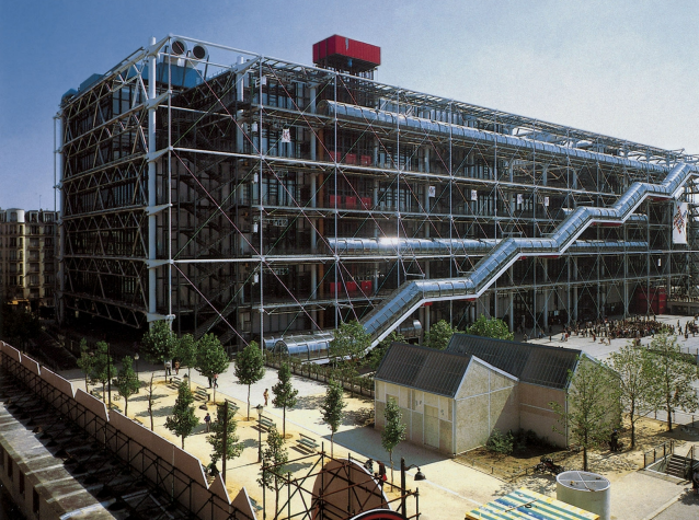 <p>Form equals function, literally. Strucutral and mechanical systems are all on the exterior of the building allowing for a massive and empty interior with no columns or floor to ceiling supports to be found</p>