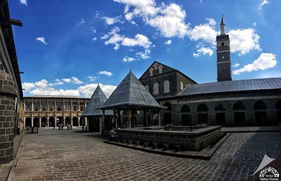 <p>Diyarbakır Ulu Camii</p>