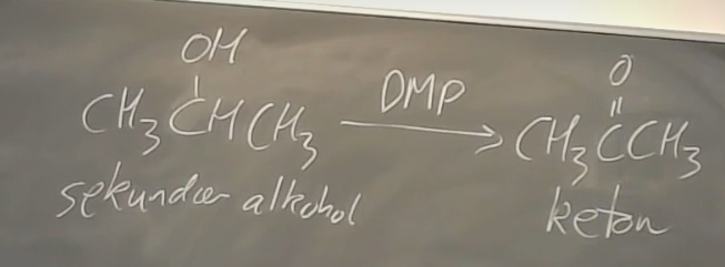 <p>Her er det DMP (periodinan) der er det milde reagens vi kan bruge til oxidere den sekundære alkohol til en keton</p>