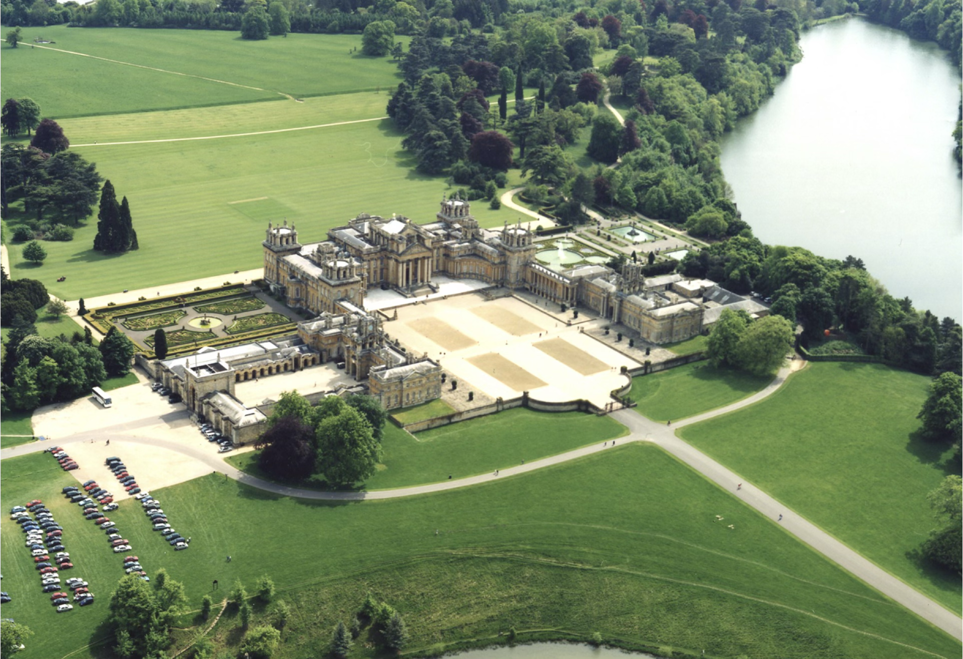 <p>Name<br>Architect<br>Location<br>Date</p>