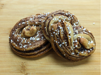 <p>Slightly sweet cinnamon flavored roll with chocolate coconut filling, oatmilk and safflower oil. Vegan!</p>
