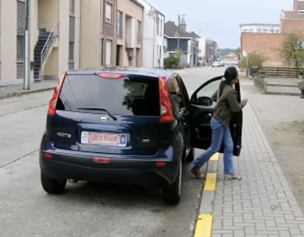 <p>mag je hier parkeren en stilstaan?</p>