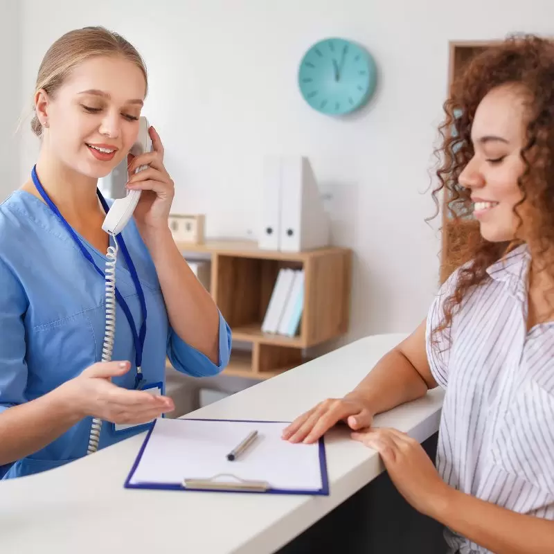 <p>receptionist</p>