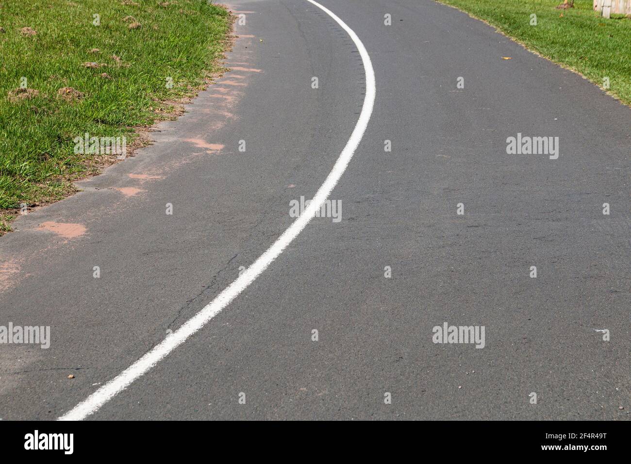 <p>single solid white line</p>
