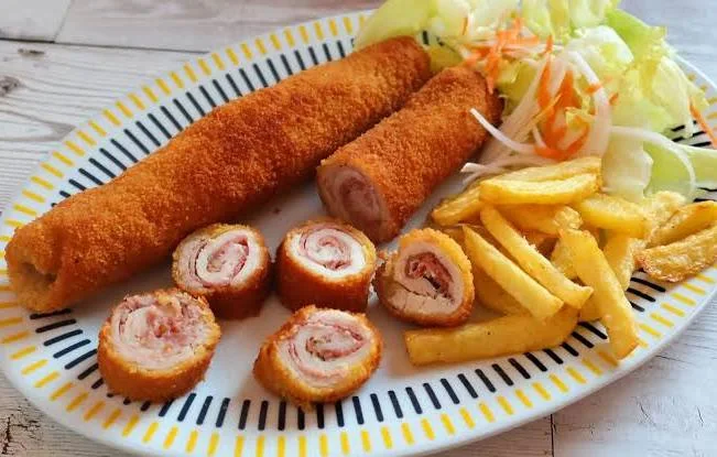 <p>Un plato que tiene carne de cerco con jamon y es muy famosa. En Cordova. </p>