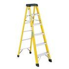 <p>US: /ˈstepˌlæd.ɚ/UK: /ˈstepˌlæd.ər/ Example: Stand on a _____ to change the light bulb safely. A folding portable ladder with flat steps. Thang gấp / Thang chữ A Thang tự đứng dạng chữ A có thể gấp gọn di chuyển.</p>