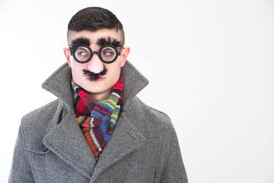 <p><span style="color: green;"><strong>disguise</strong></span></p>