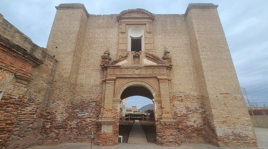 <ul><li><p>Klooster met triomfboog op de façade.</p></li><li><p>Effectieve beeldtaal om de boodschap over te brengen.</p></li></ul><p></p>