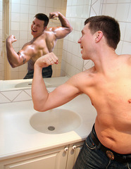 <p>musclé</p>