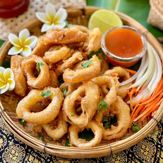 <p>Fried herbed squid</p>
