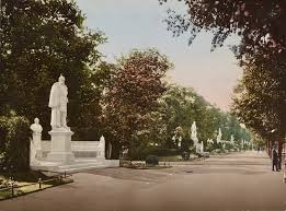 <p><strong>Berlin Siegesallee, 1900</strong></p>