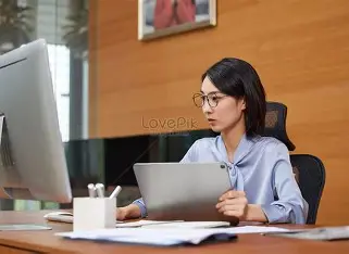 <p>(idiom) làm việc cực kỳ vất vả, làm việc đến kiệt sức</p>