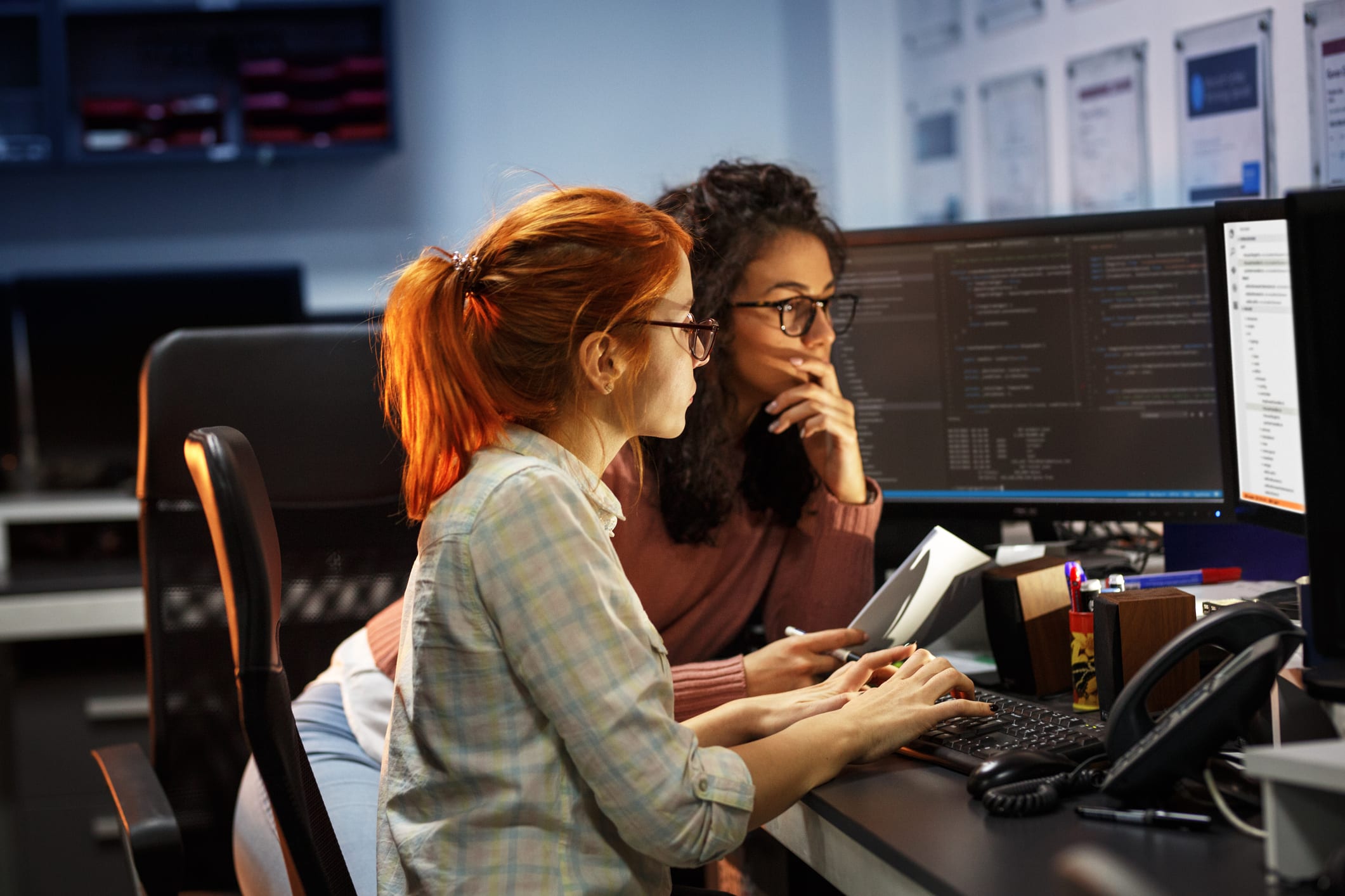<p>Your colleague understands a new piece of software after only a short training session.</p><p>How can you express it using a phrasal verb?</p>