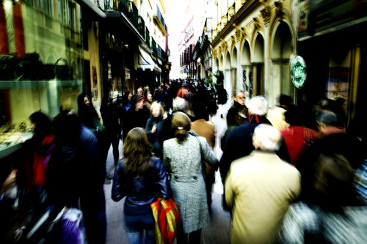 <p>TRANSLATION: бурлящая жизнь/оживленная жизнь</p><p>DEFINITION: Full of energetic and noisy activity.</p><p>EXAMPLE: Tverskaya Street is the place to go if you want to feel the city's .................. . На Тверскую улицу нужно идти, если хочешь почувствовать БУРЛЯЩУЮ ЖИЗНЬ города.</p>