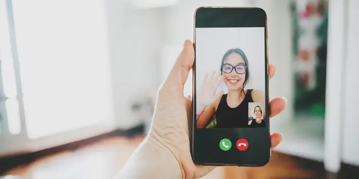 <p>I usually ___ a video call to my mum</p>