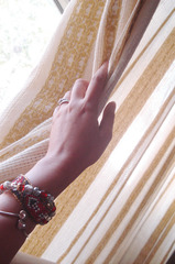 <p>Lifting the curtain, revealing what's really going on behind the scenes.</p><p>I was really interested in kind of peeling back the curtain</p><p>cụm hay khi nói về exposing/revealing the truth</p>