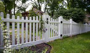 <p>the white gate/fence (031)</p>